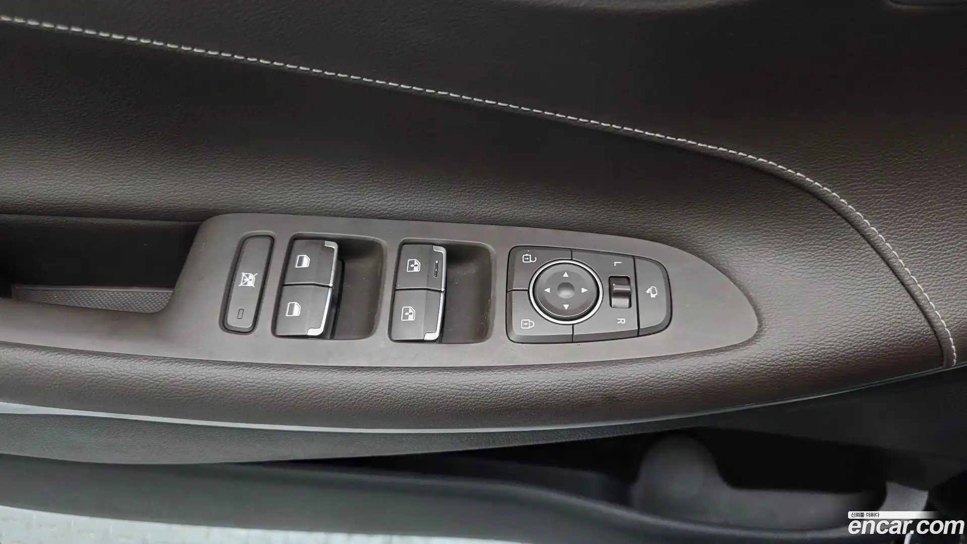 Grandeur Hyundai 2018.3-OPTION-024