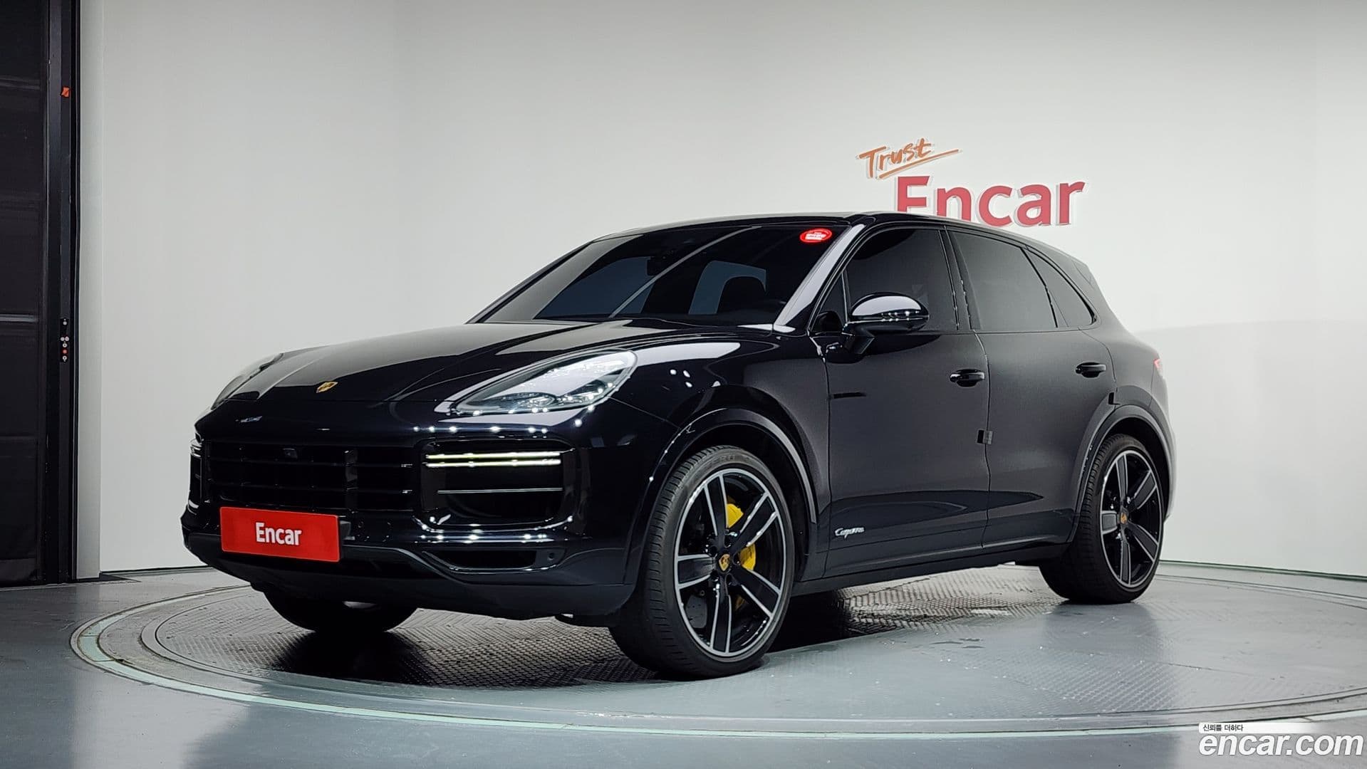Main__Slider__Photo:Cayenne Porsche 2020.8-0