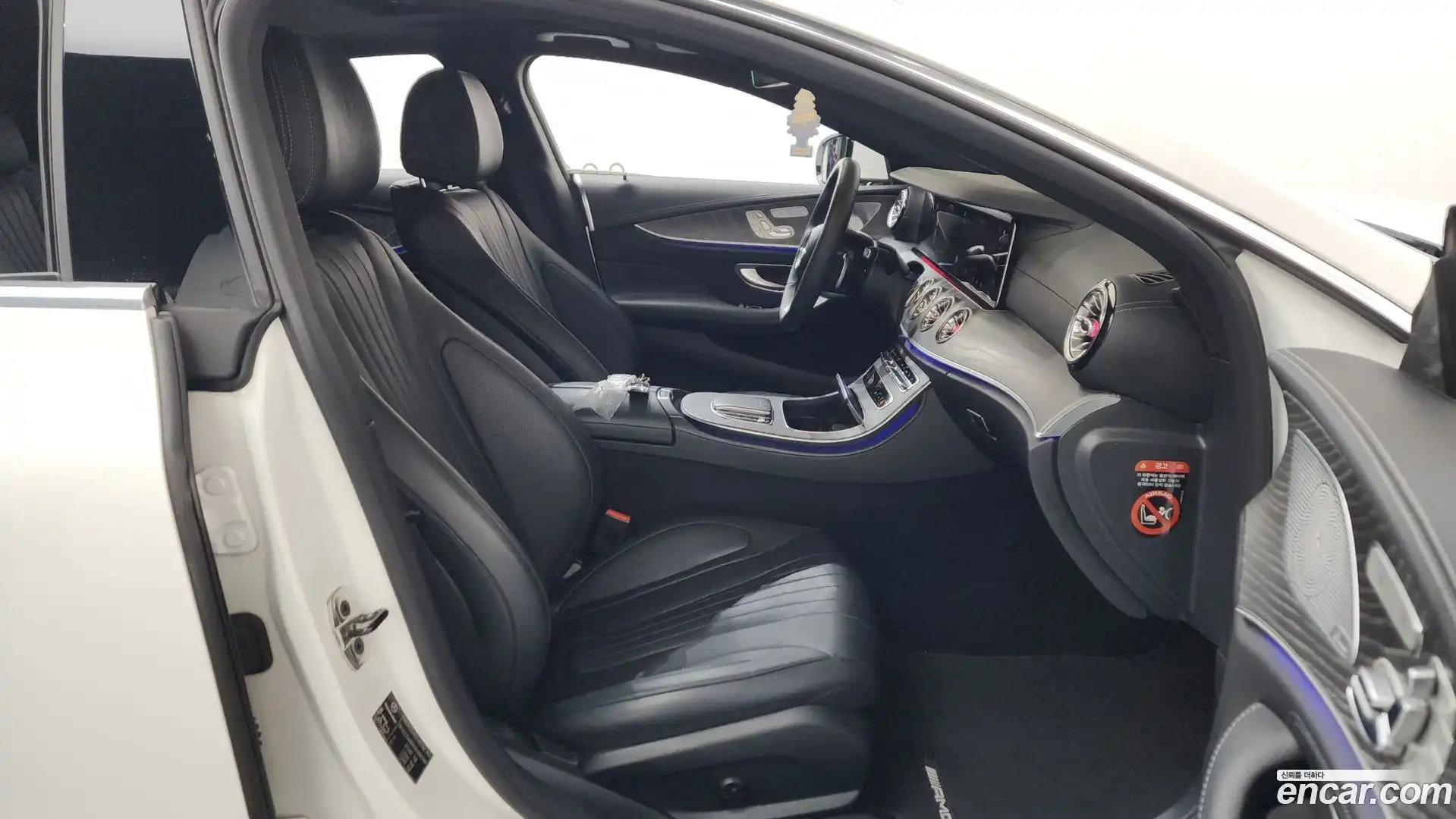 CLS-Class Mercedes-Benz 2022.10-INNER-036