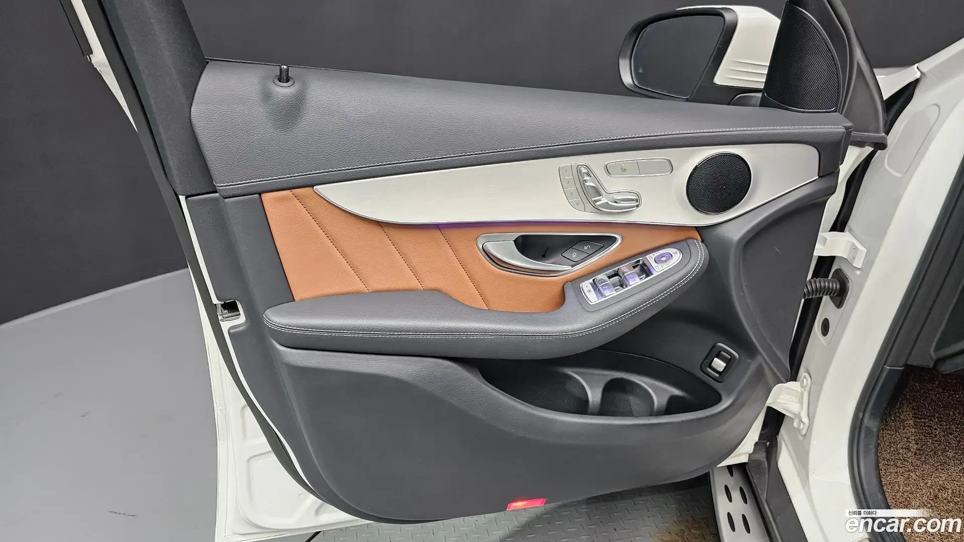 GLC-Class Mercedes-Benz 2023.3-INNER-034