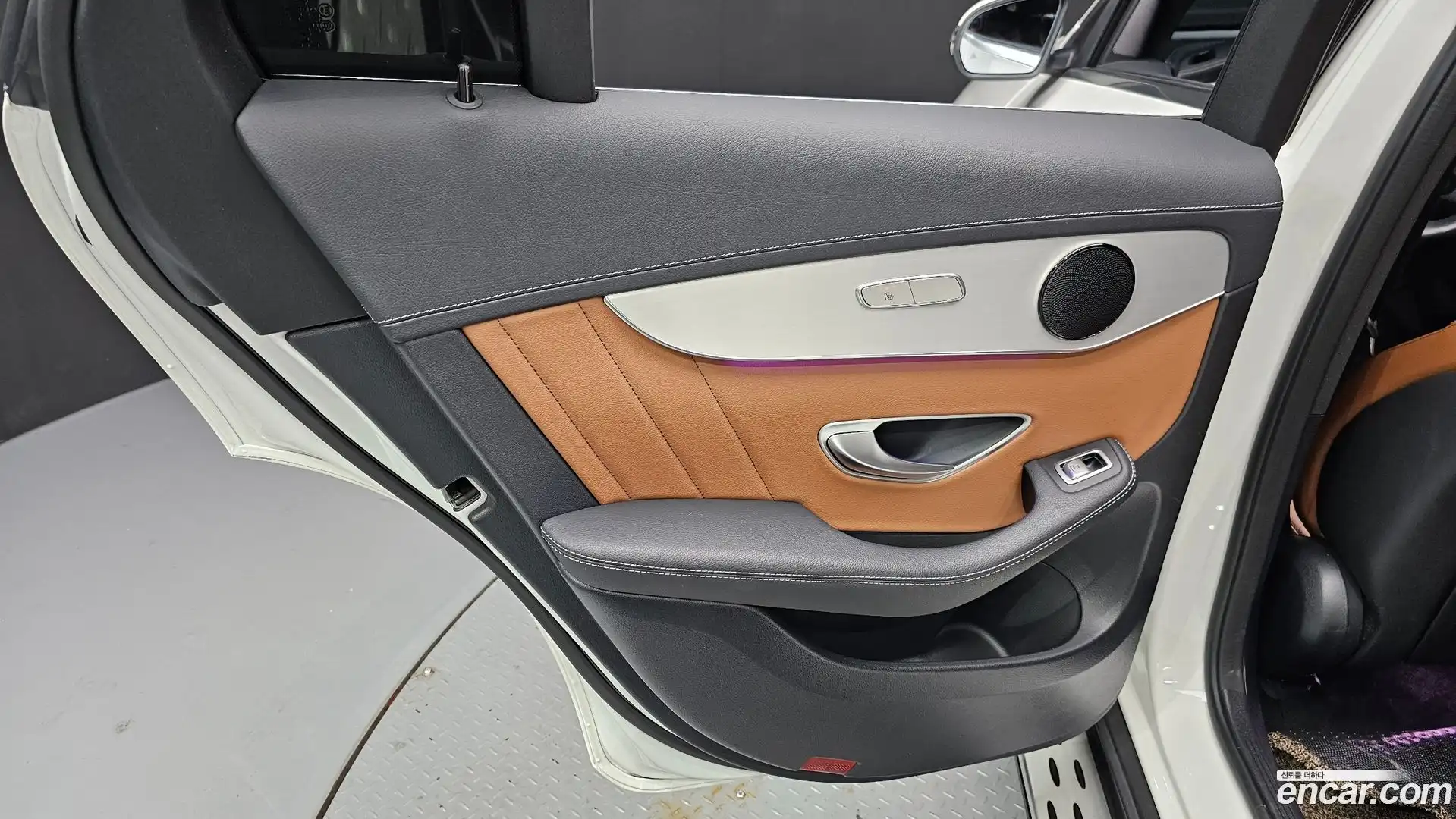 GLC-Class Mercedes-Benz 2023.3-INNER-035