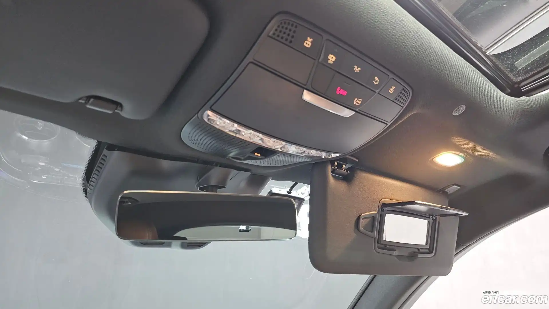 GLC-Class Mercedes-Benz 2023.3-OPTION-045