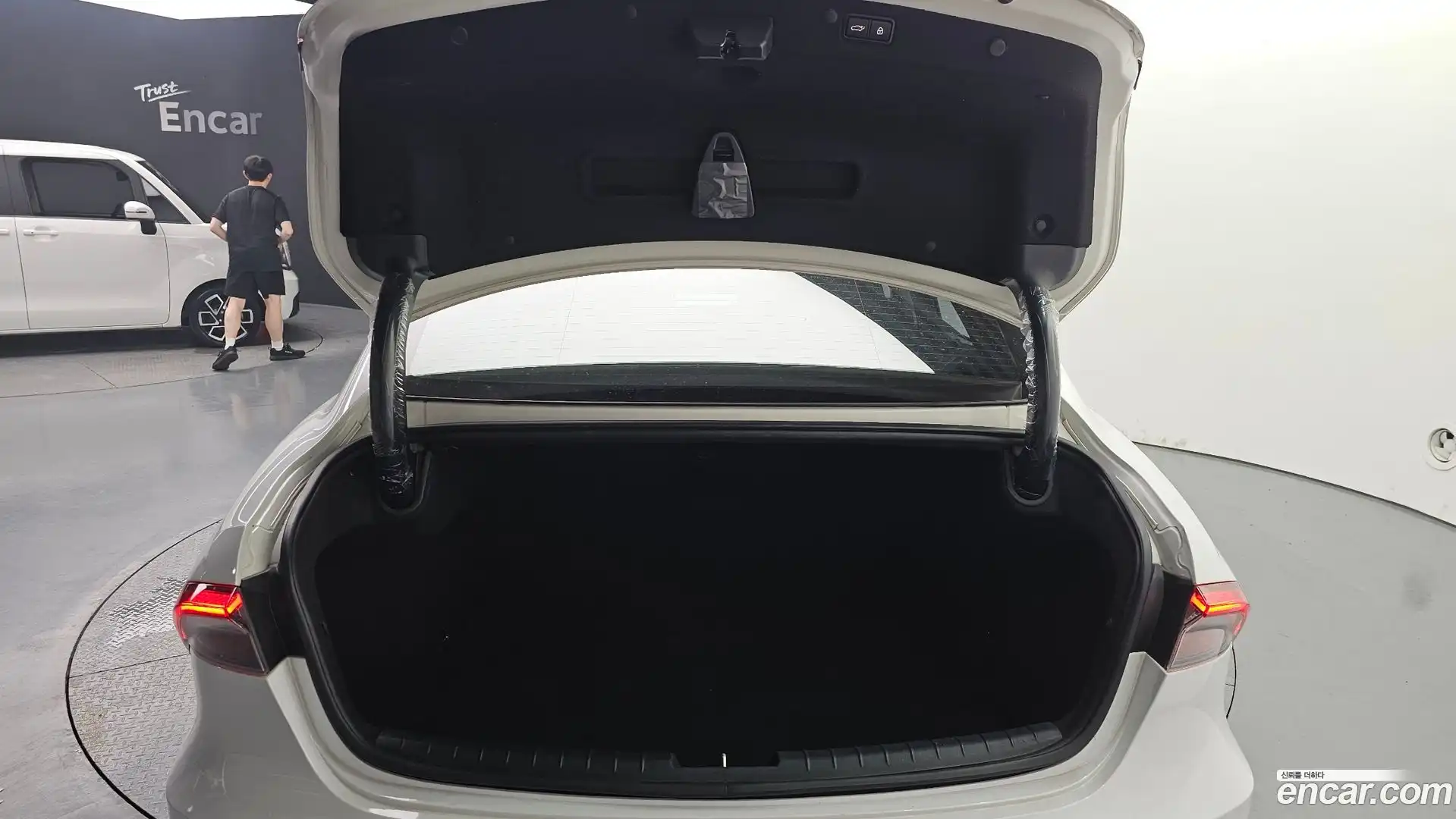 Grandeur Hyundai 2020.5-OPTION-024