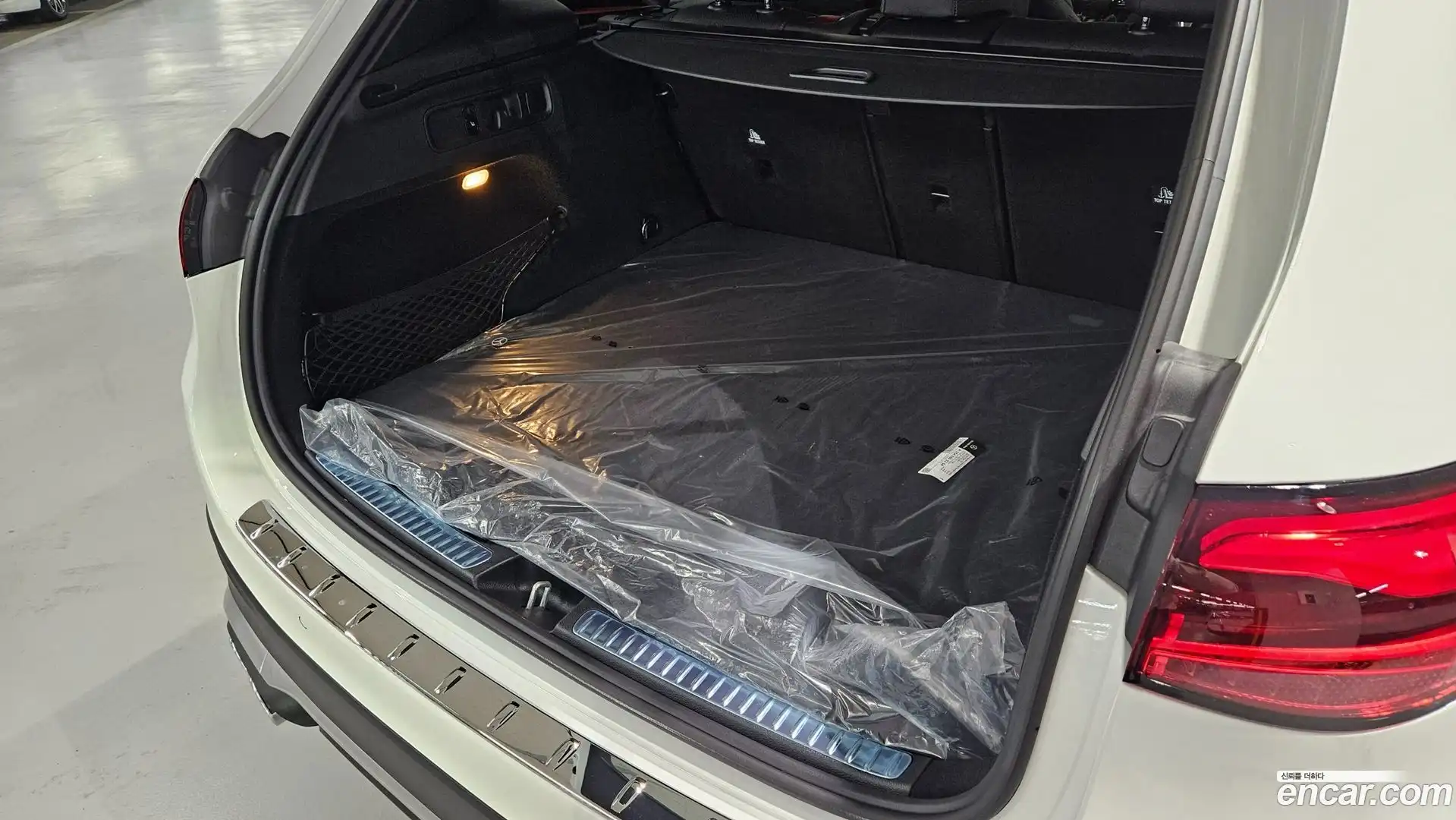 GLC-Class Mercedes-Benz 2025.11-INNER-010