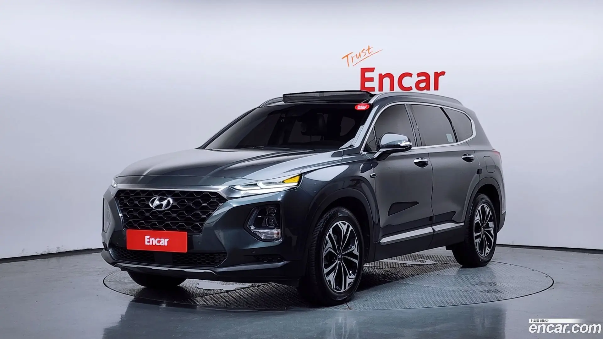 Main__Slider__Photo:Santafe Hyundai 2018.3-0