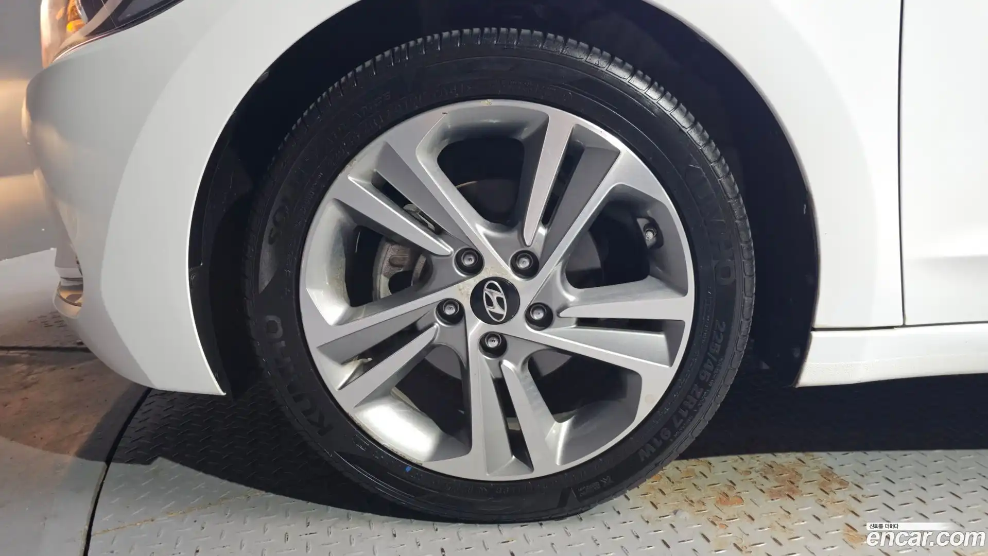 AVANTE Hyundai 2018.0-OUTER-005