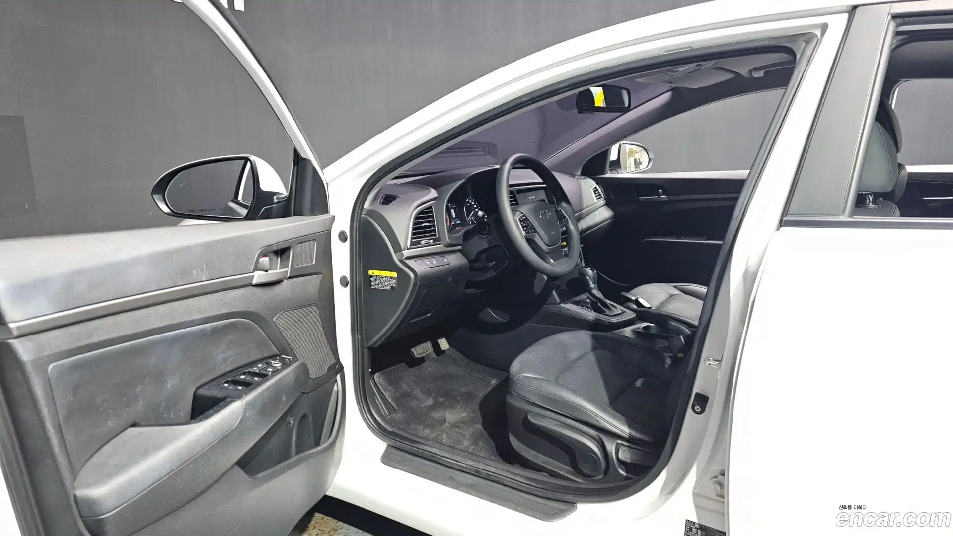AVANTE Hyundai 2018.0-INNER-010