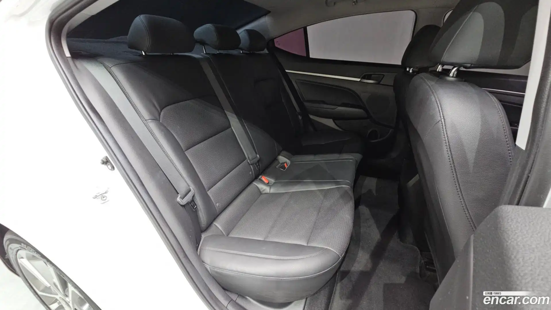 AVANTE Hyundai 2018.0-OPTION-015
