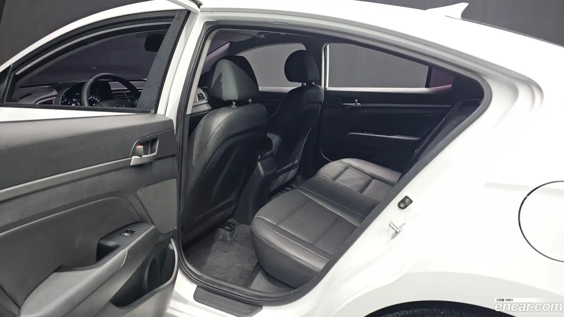 AVANTE Hyundai 2018.0-OPTION-016