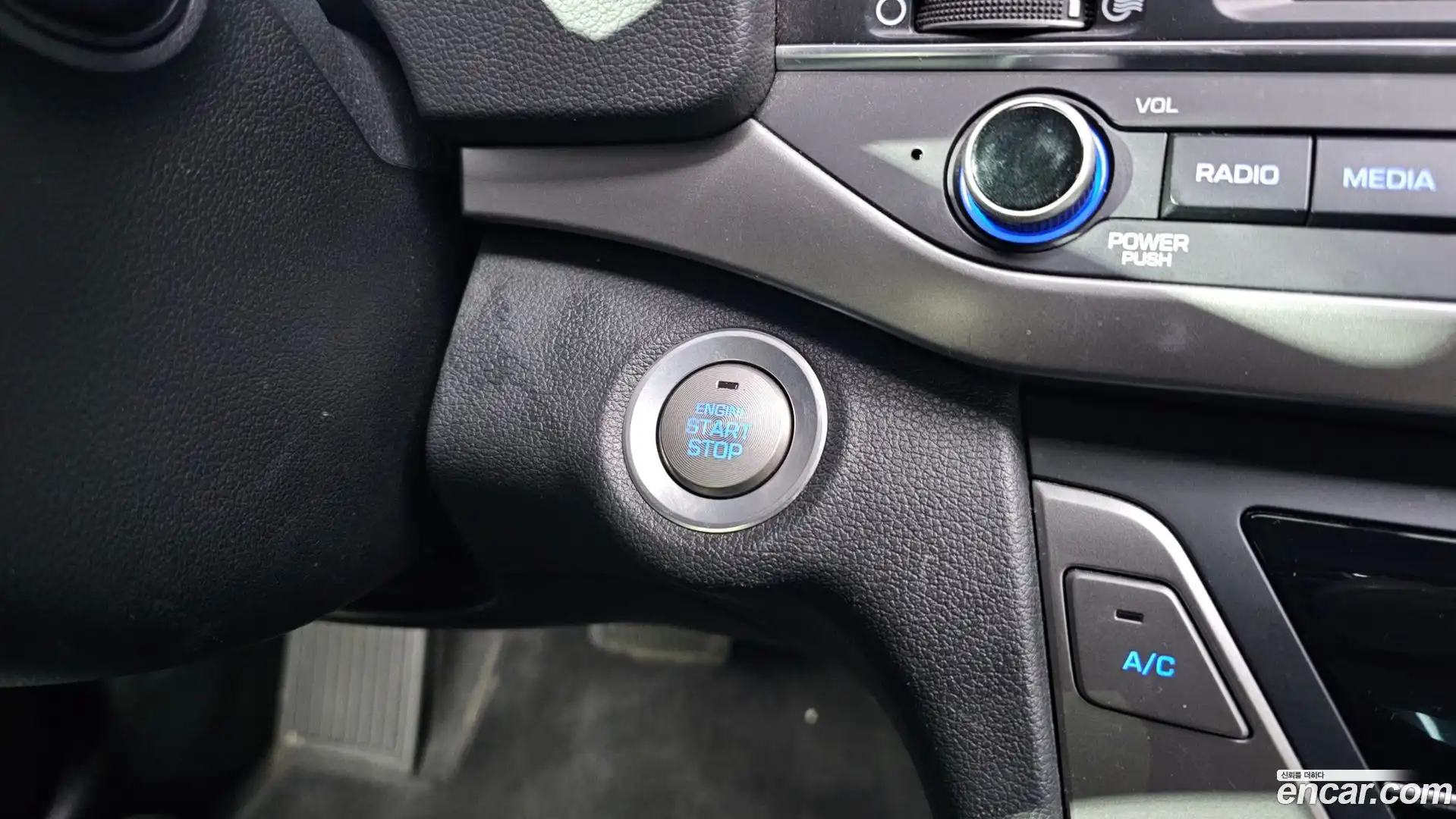 AVANTE Hyundai 2018.0-OPTION-024