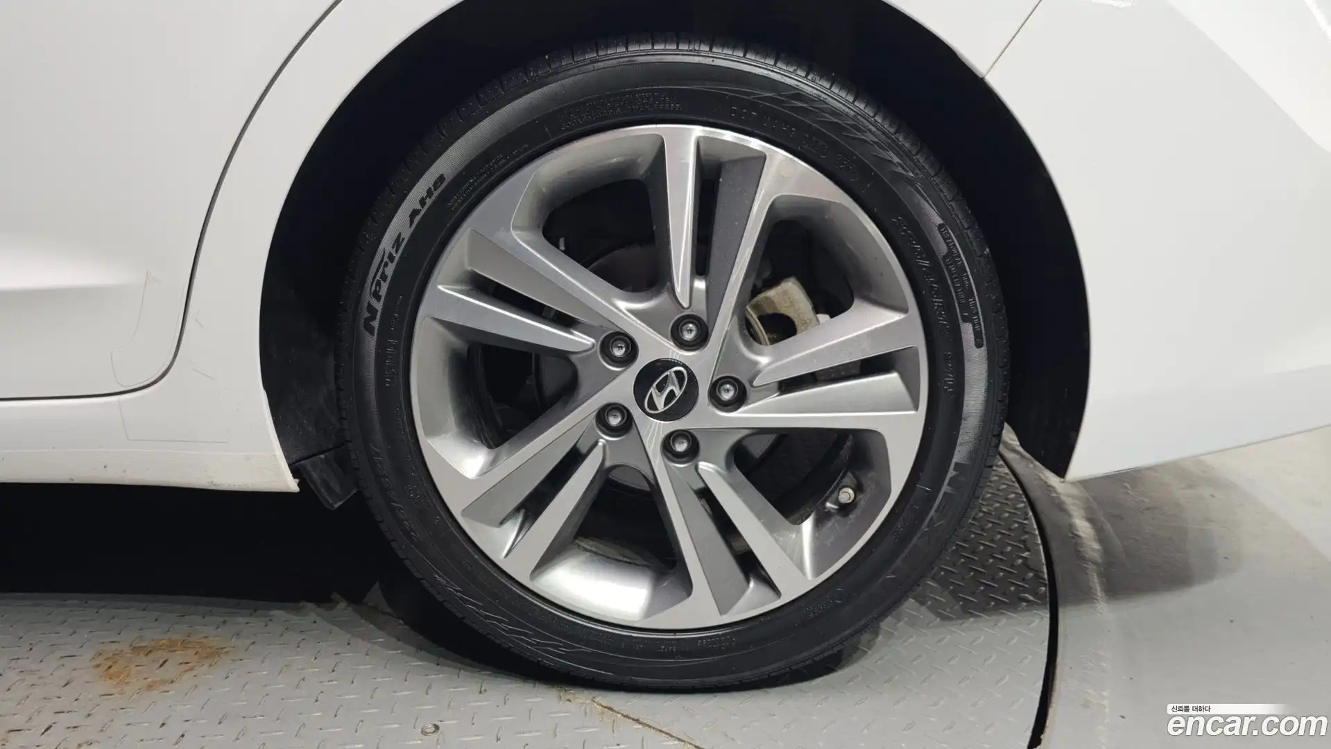 AVANTE Hyundai 2018.0-OUTER-031