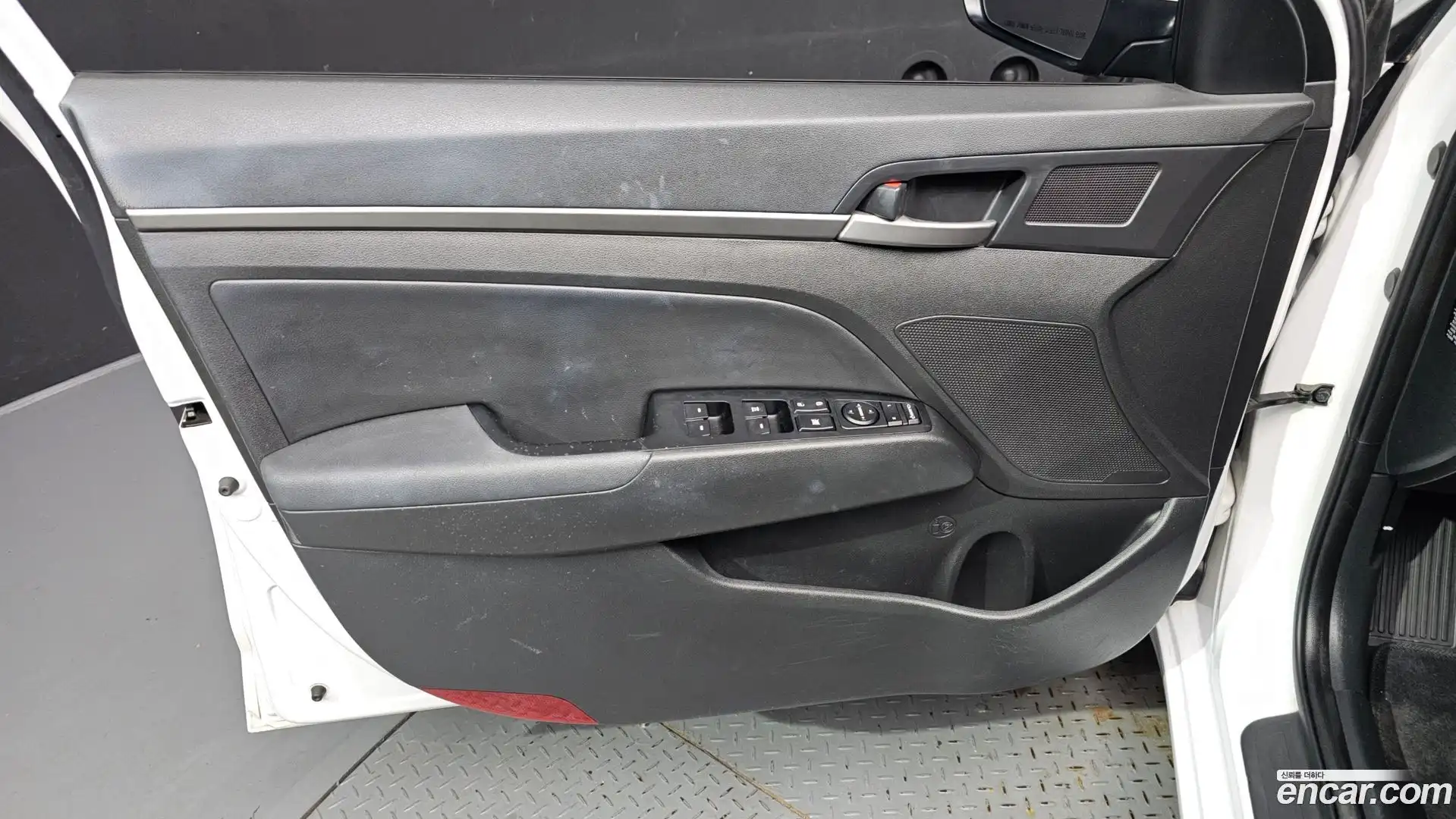 AVANTE Hyundai 2018.0-INNER-034