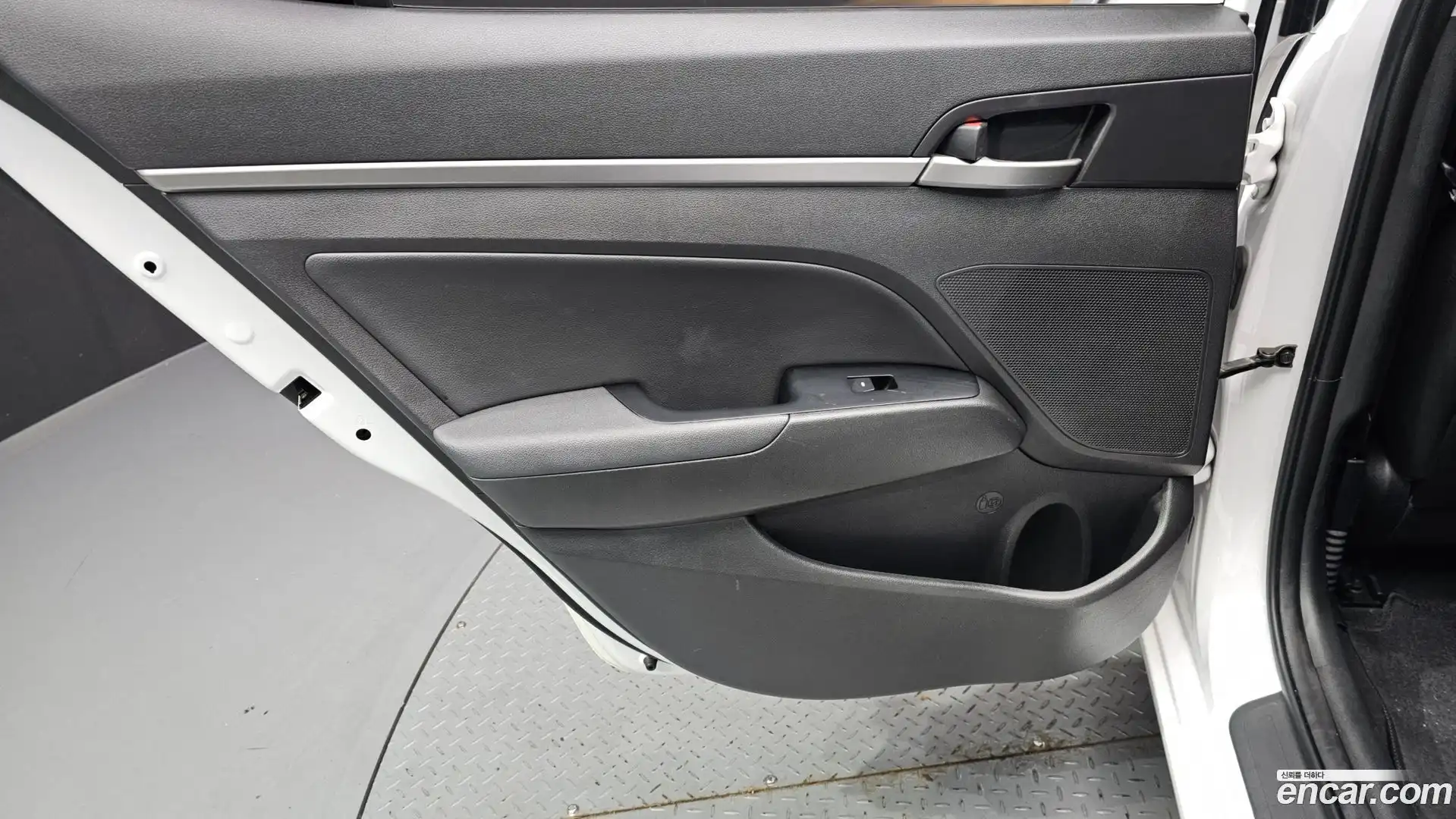 AVANTE Hyundai 2018.0-INNER-035