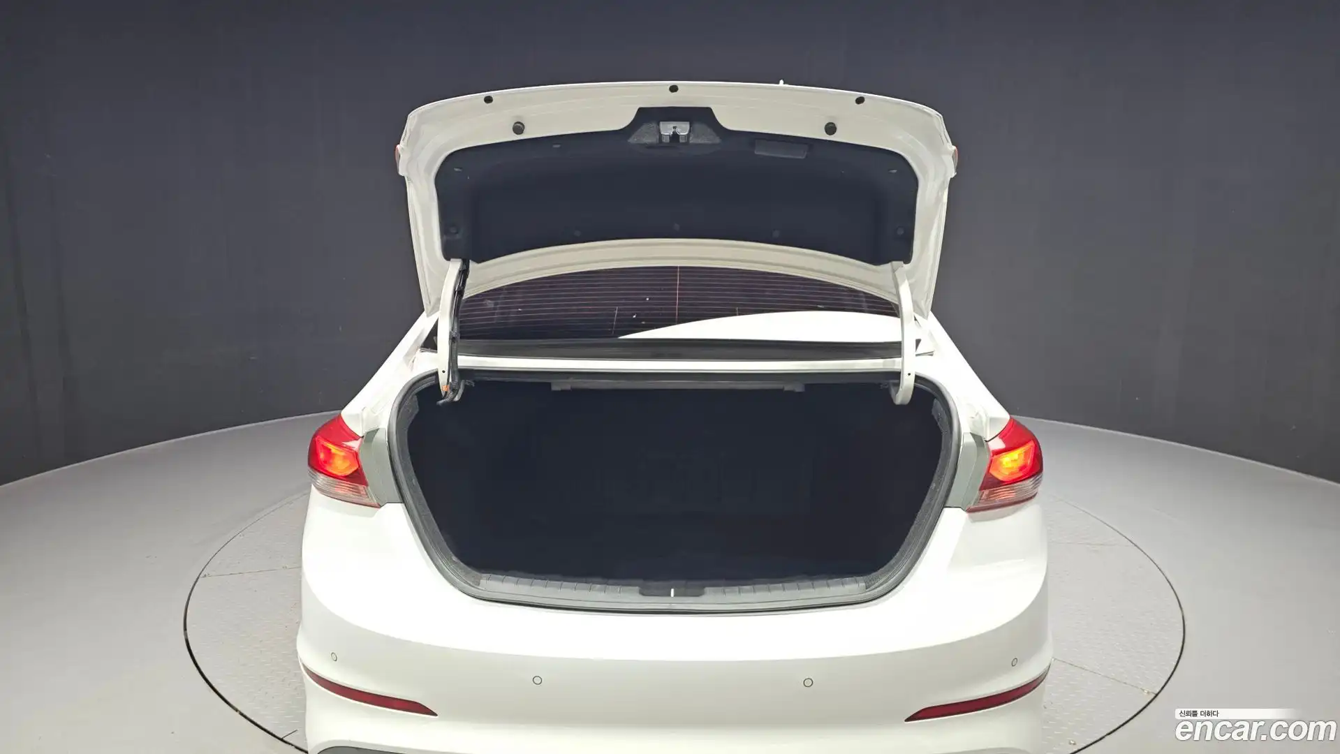 AVANTE Hyundai 2018.0-OPTION-041
