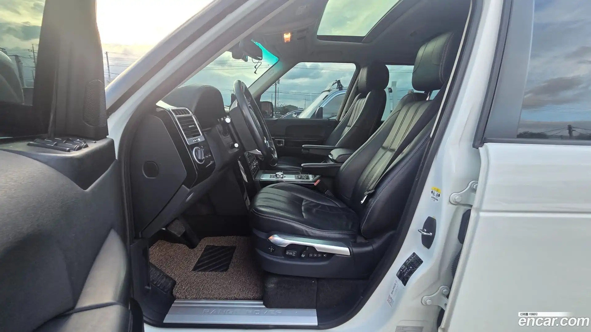 Range Rover Land Rover 2011.2-INNER-010
