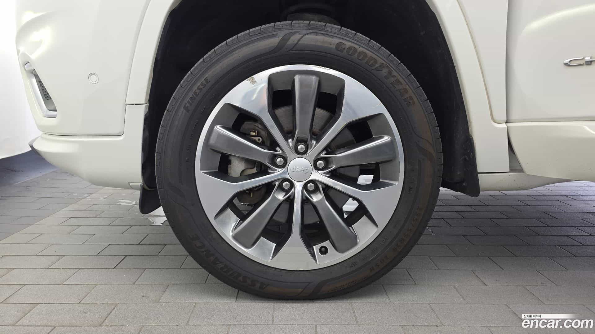 Cherokee Jeep 2019.3-OUTER-005