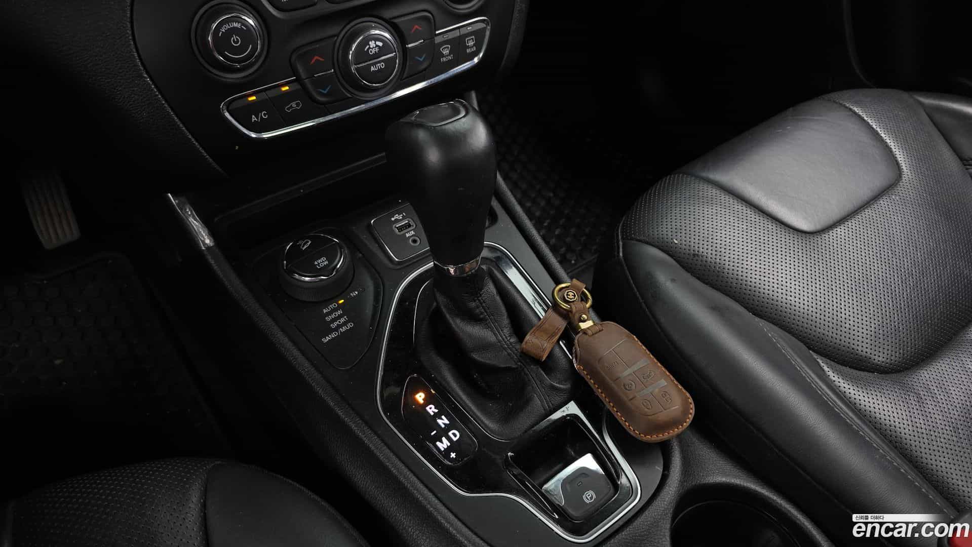 Cherokee Jeep 2019.3-INNER-009