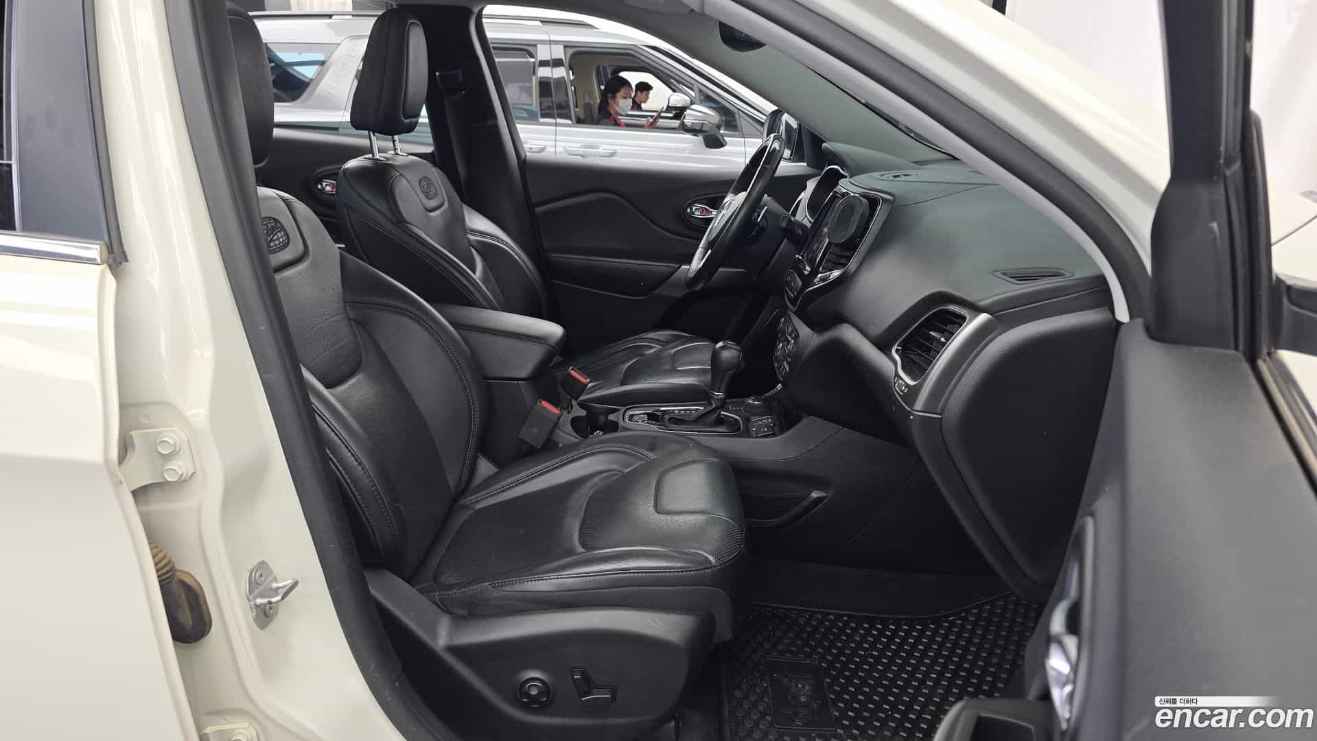 Cherokee Jeep 2019.3-OPTION-015