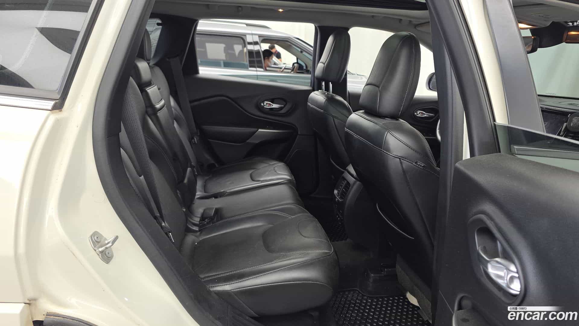 Cherokee Jeep 2019.3-OPTION-016