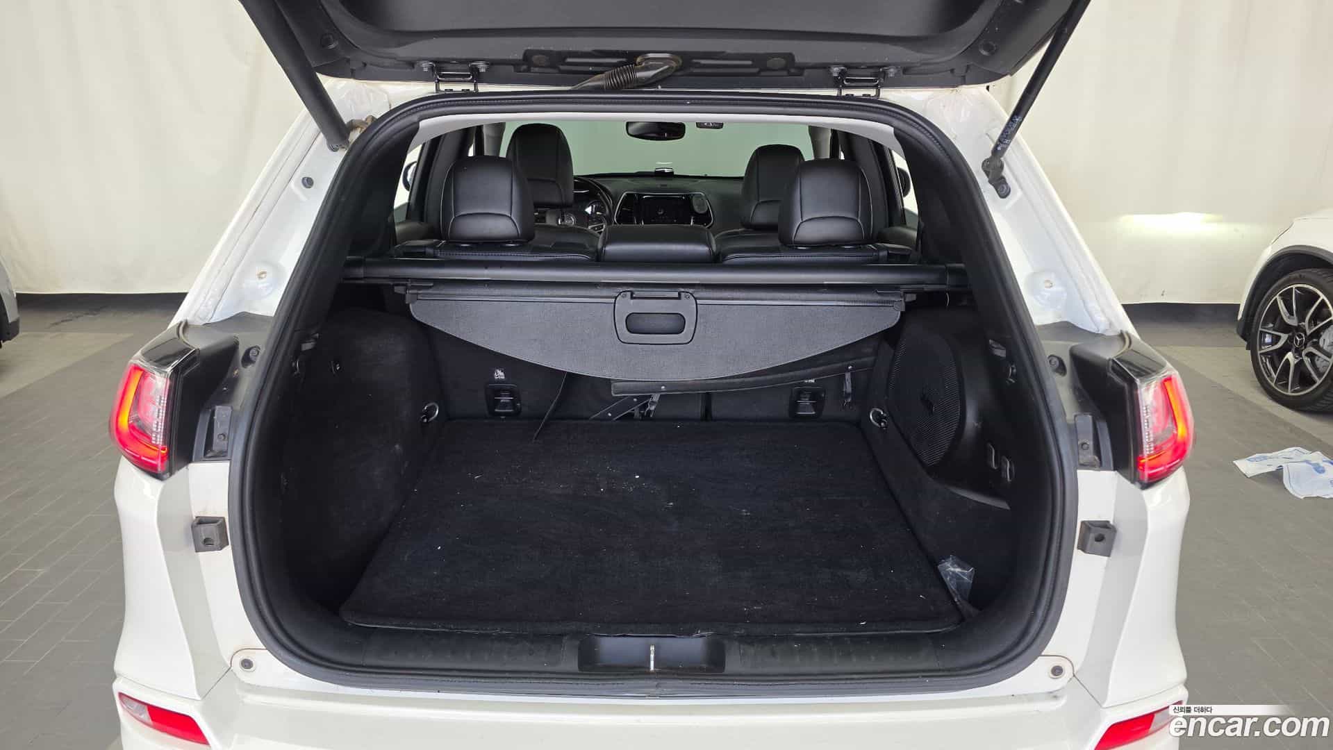Cherokee Jeep 2019.3-OPTION-024