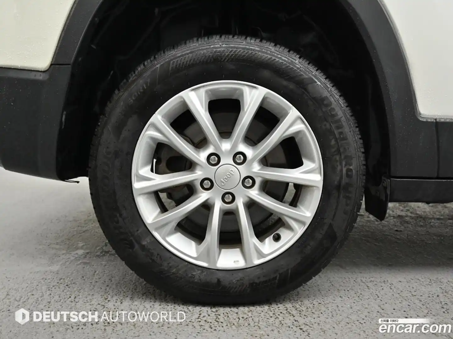 Cherokee Jeep 2018.5-OUTER-005