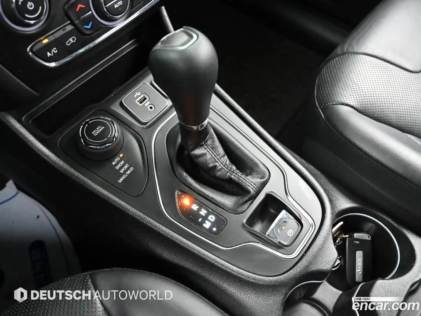 Cherokee Jeep 2018.5-INNER-009