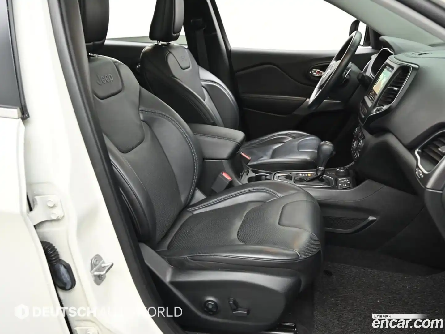 Cherokee Jeep 2018.5-INNER-010