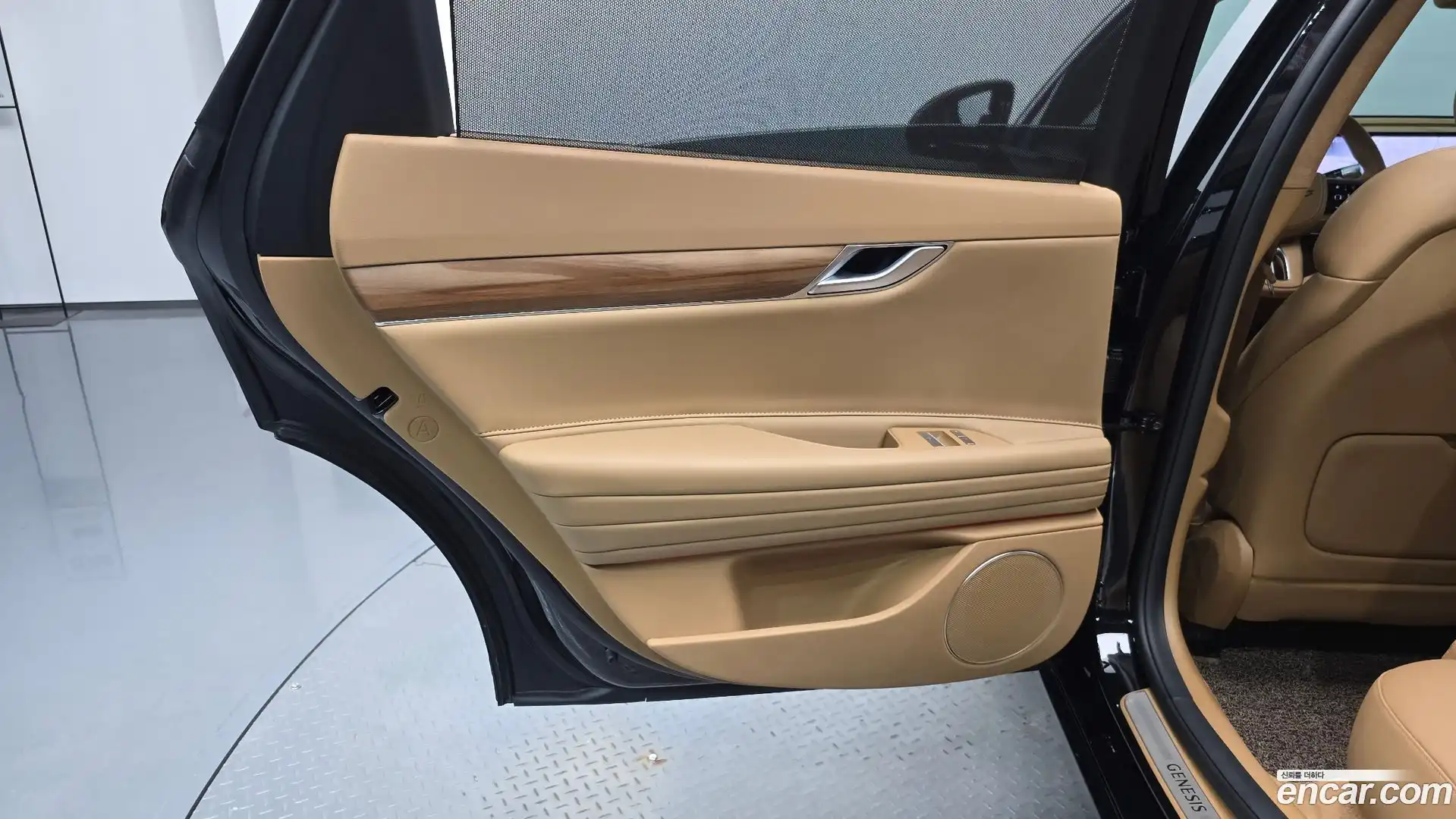 G80 Genesis 2024.10-INNER-035