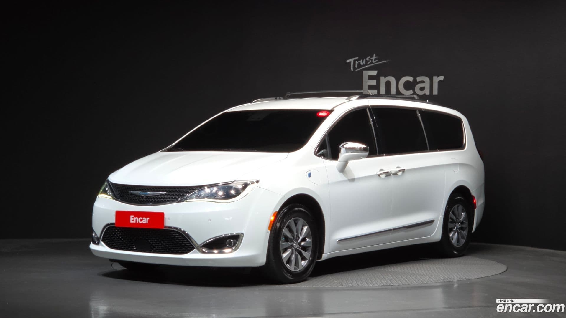 Main__Slider__Photo:Pacifica Chrysler 2020.11-0