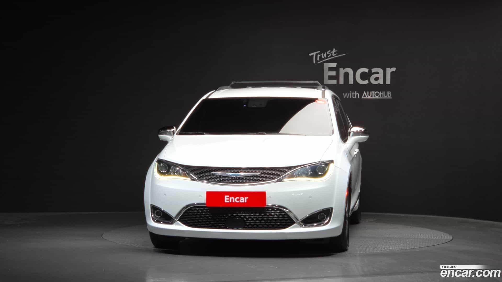 Pacifica Chrysler 2020.11-OUTER-003