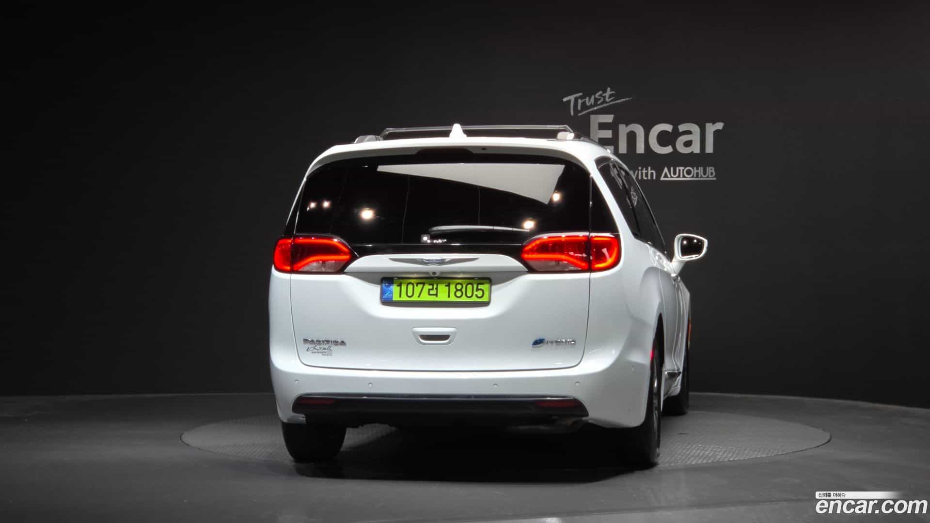 Pacifica Chrysler 2020.11-OUTER-004