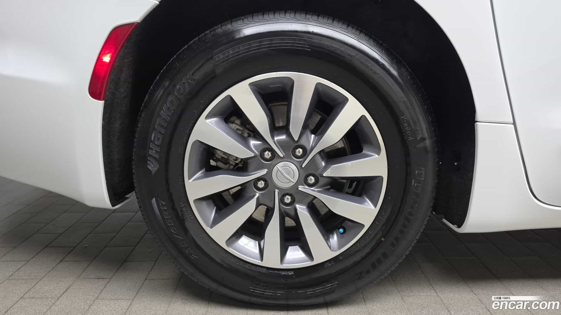 Pacifica Chrysler 2020.11-OUTER-005