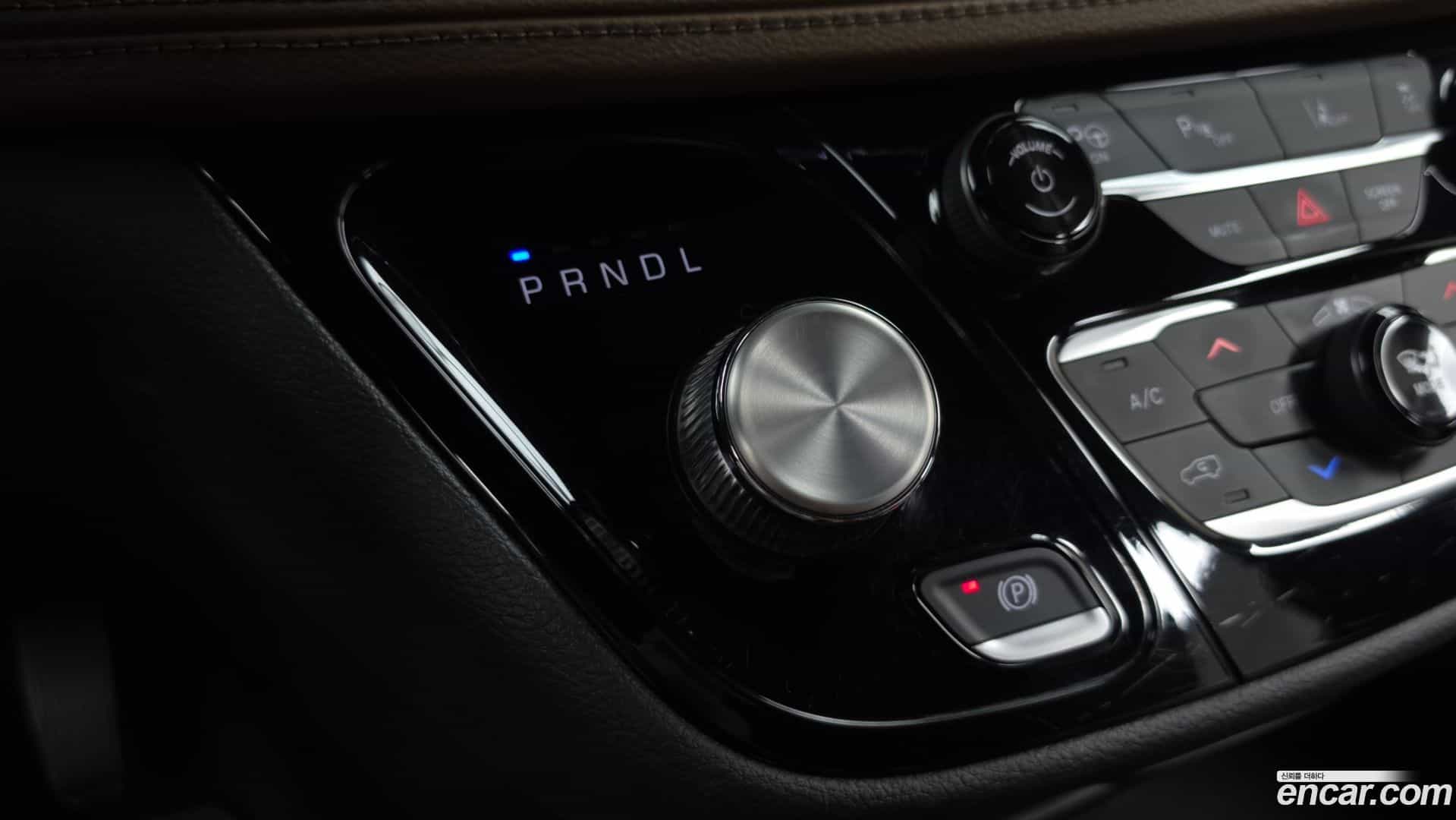 Pacifica Chrysler 2020.11-INNER-009