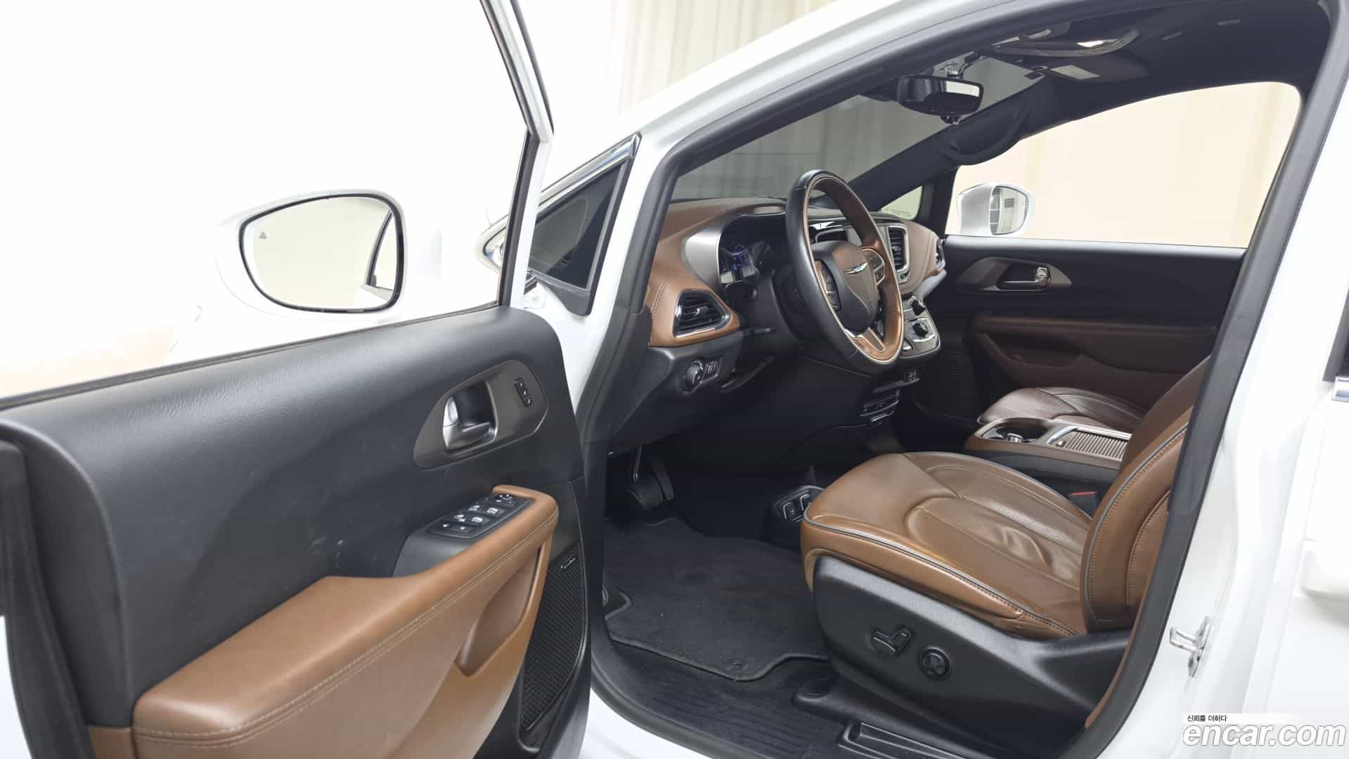 Pacifica Chrysler 2020.11-INNER-010