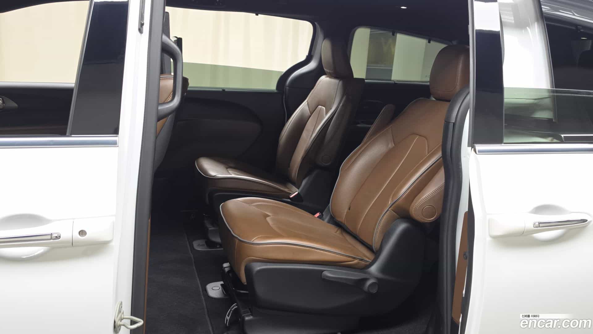 Pacifica Chrysler 2020.11-OPTION-016