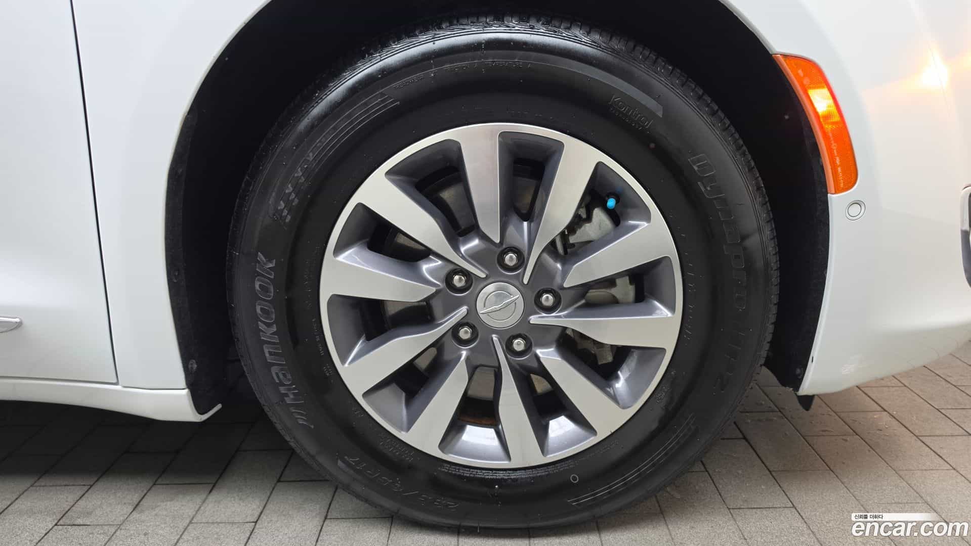 Pacifica Chrysler 2020.11-OUTER-031
