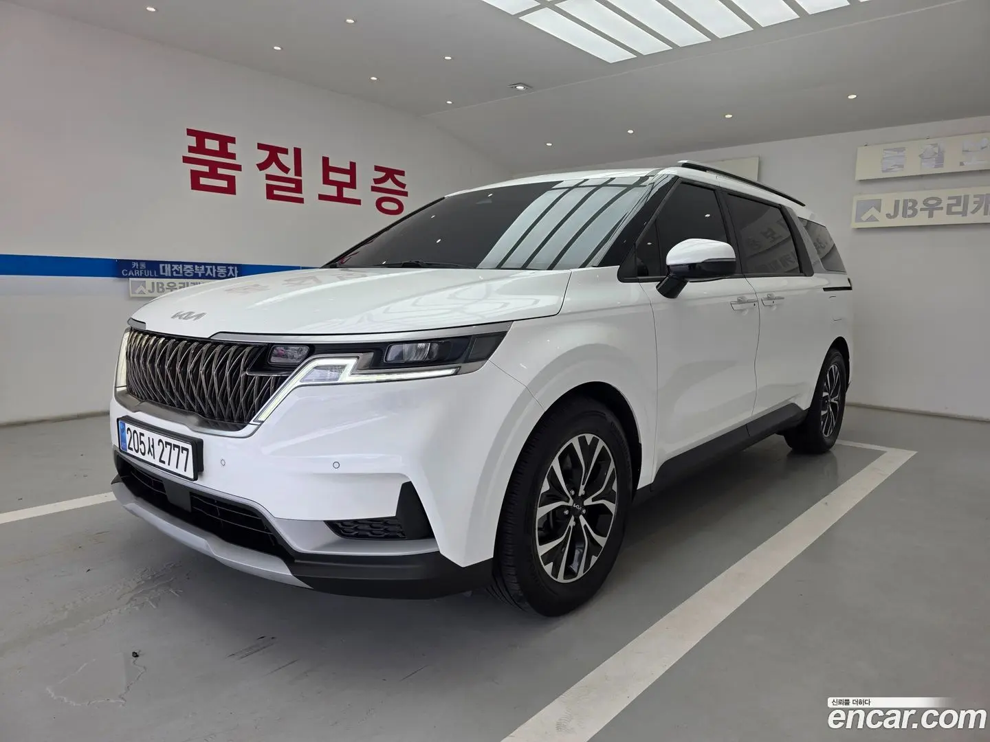 Main__Slider__Photo:Canival Kia 2023.5-0