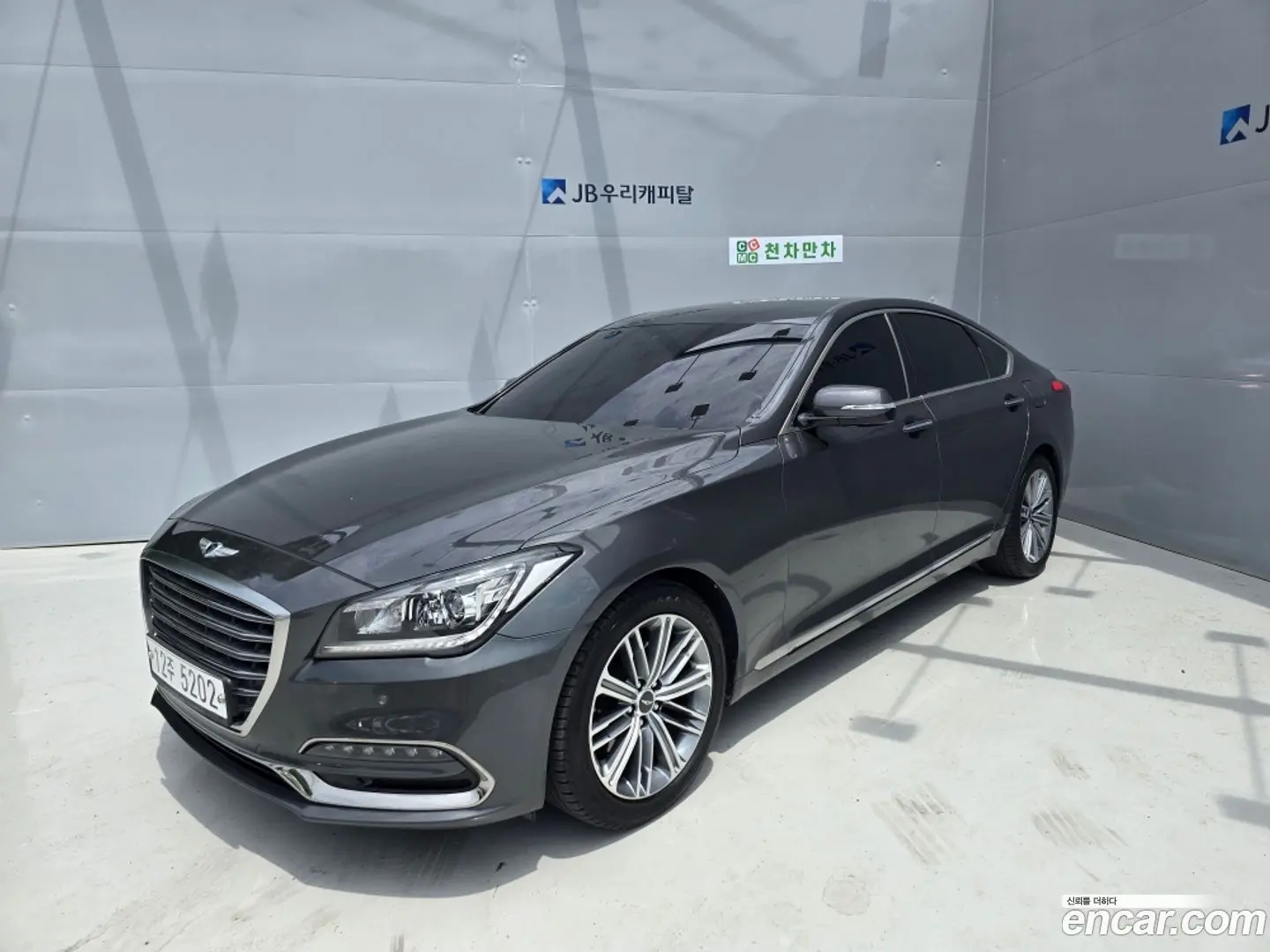 Main__Slider__Photo:G80 Genesis 2017.9-0