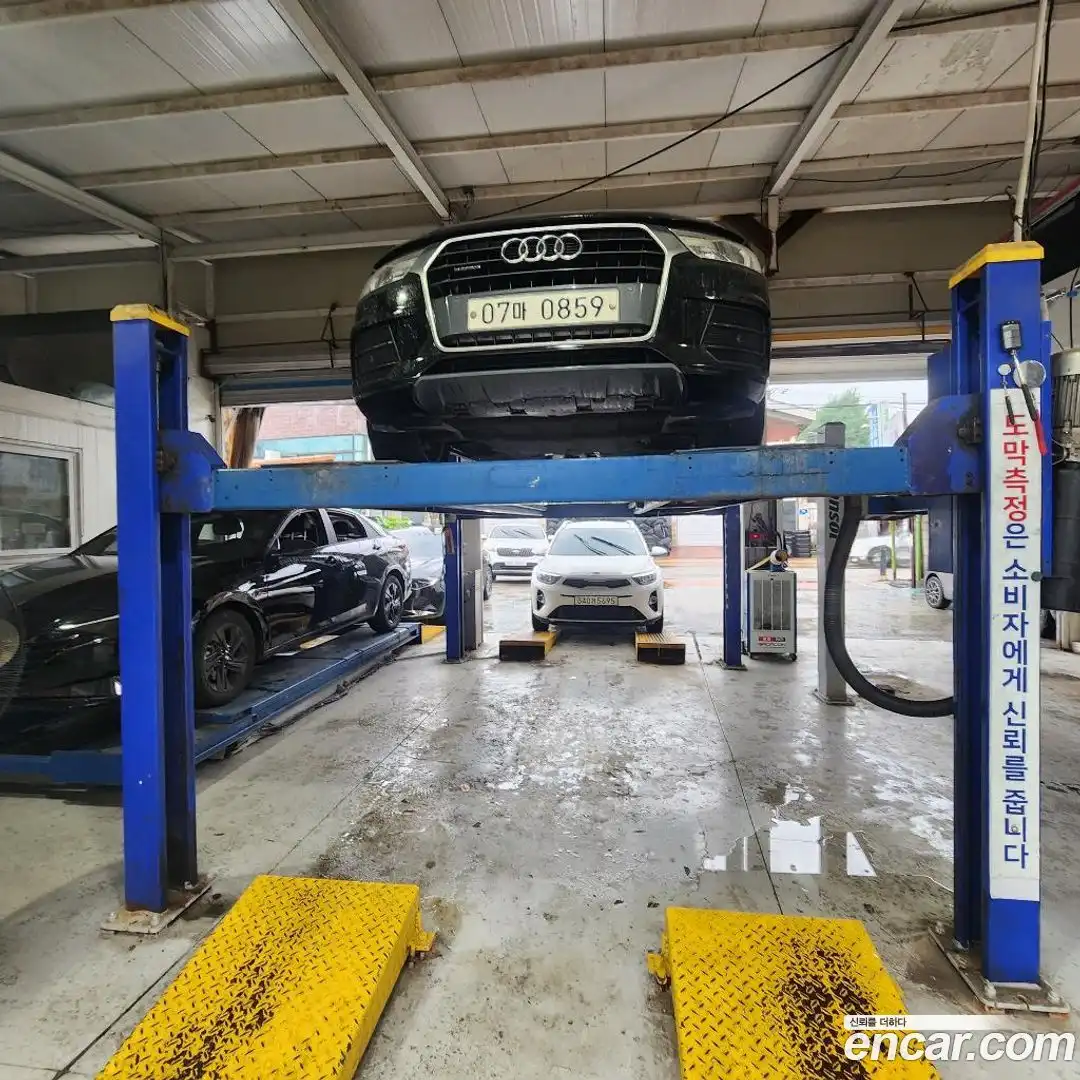 Q3 Audi 2015.9-OUTER-001