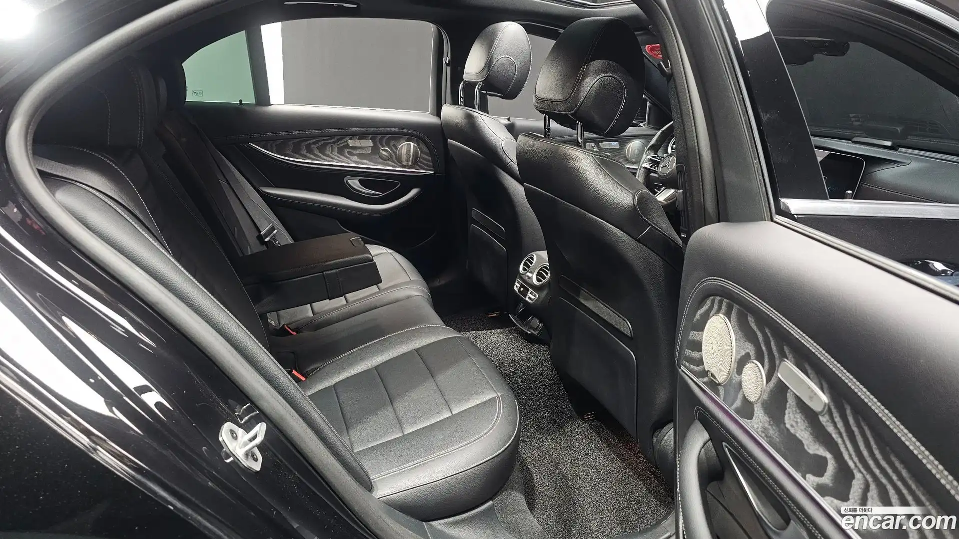 E-Class Mercedes-Benz 2022.5-OPTION-015