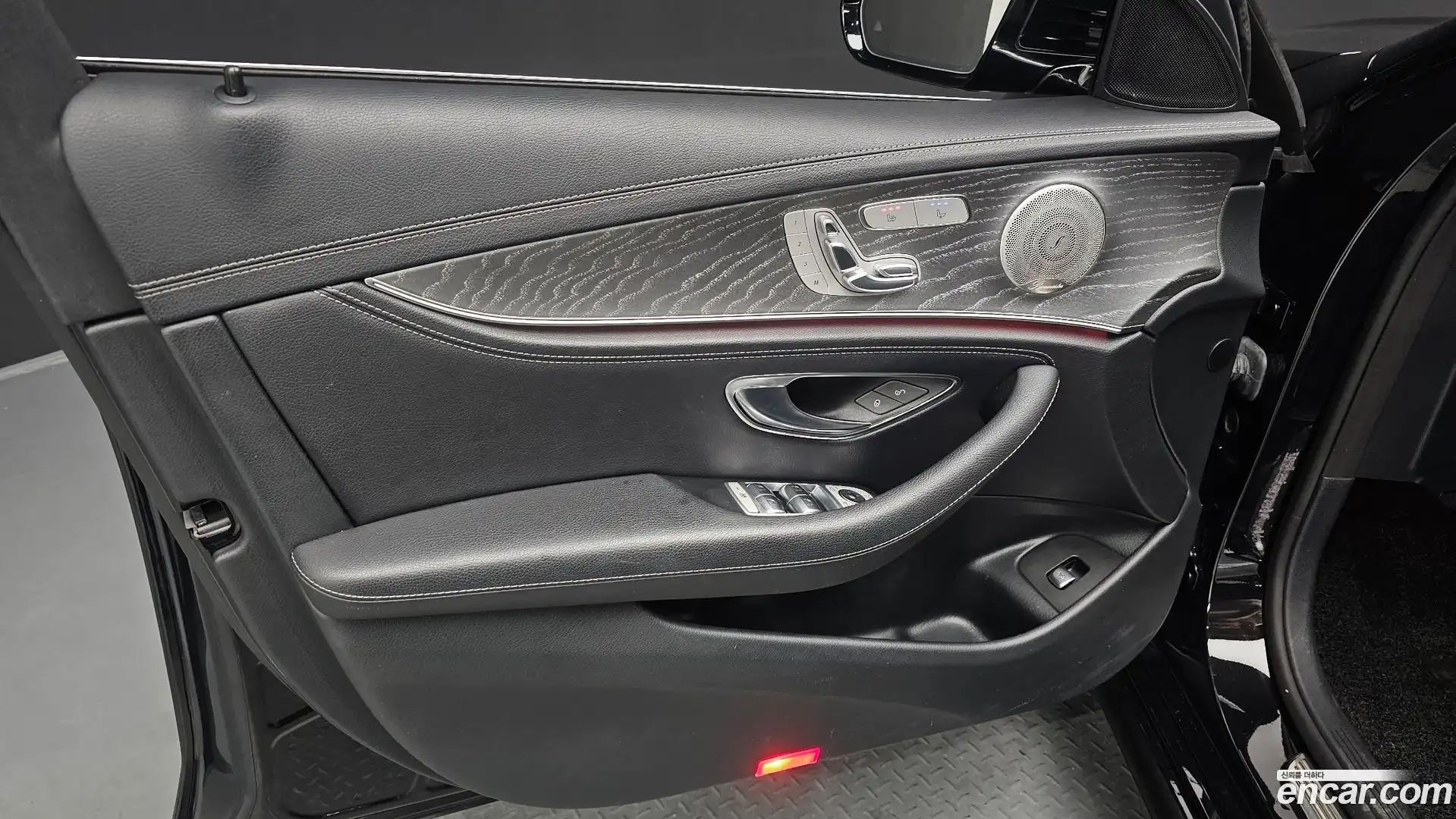 E-Class Mercedes-Benz 2022.5-INNER-034