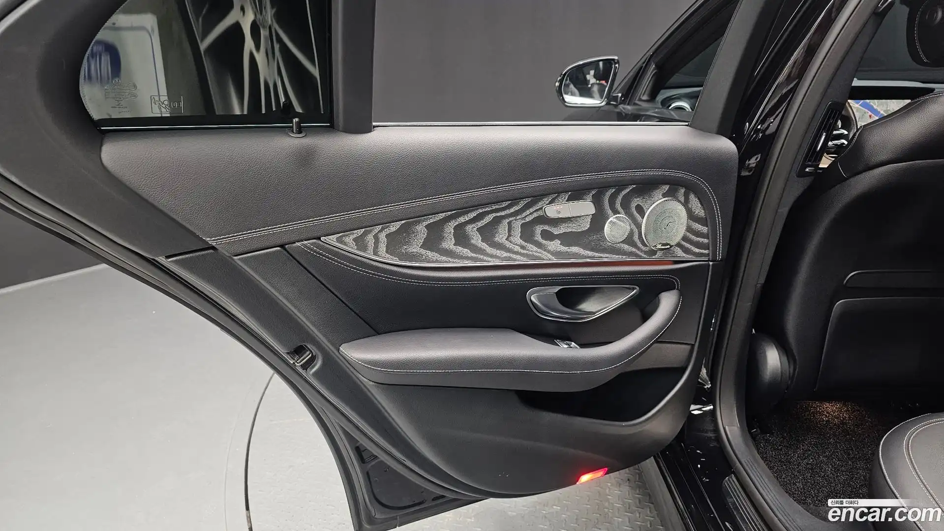 E-Class Mercedes-Benz 2022.5-INNER-035