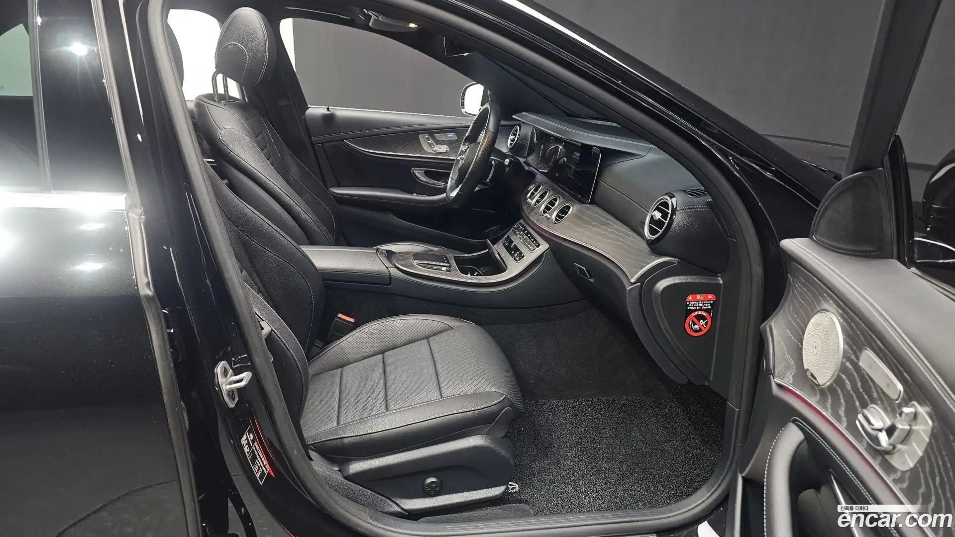 E-Class Mercedes-Benz 2022.5-INNER-036