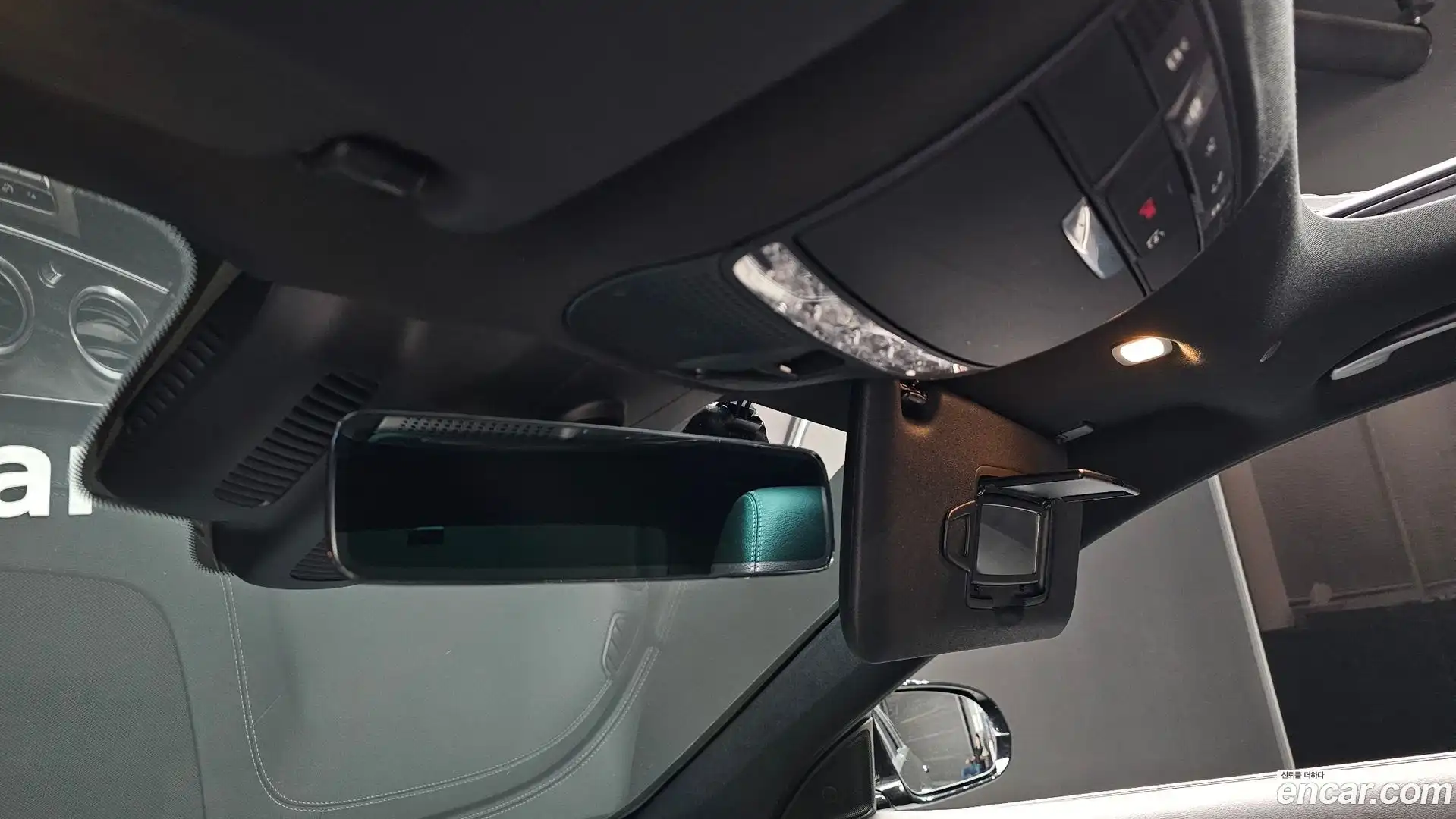 E-Class Mercedes-Benz 2022.5-OPTION-043