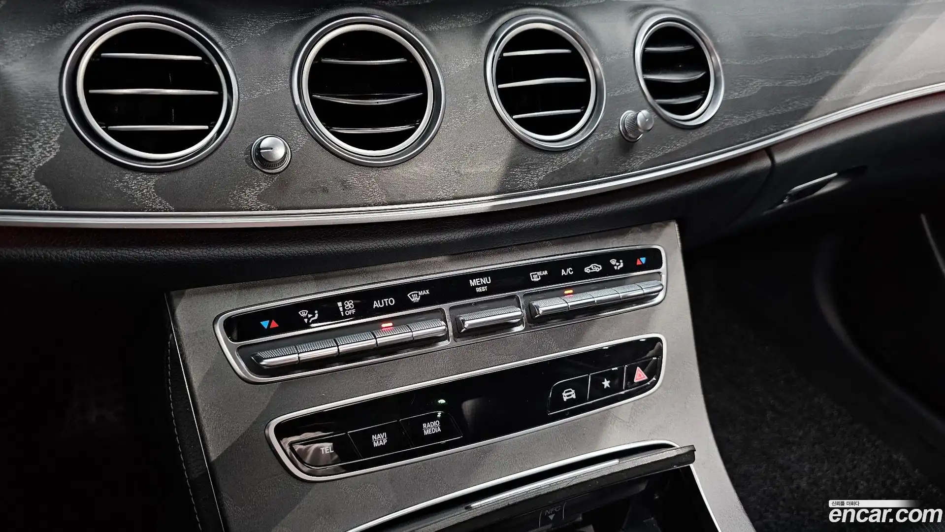 E-Class Mercedes-Benz 2022.5-OPTION-044