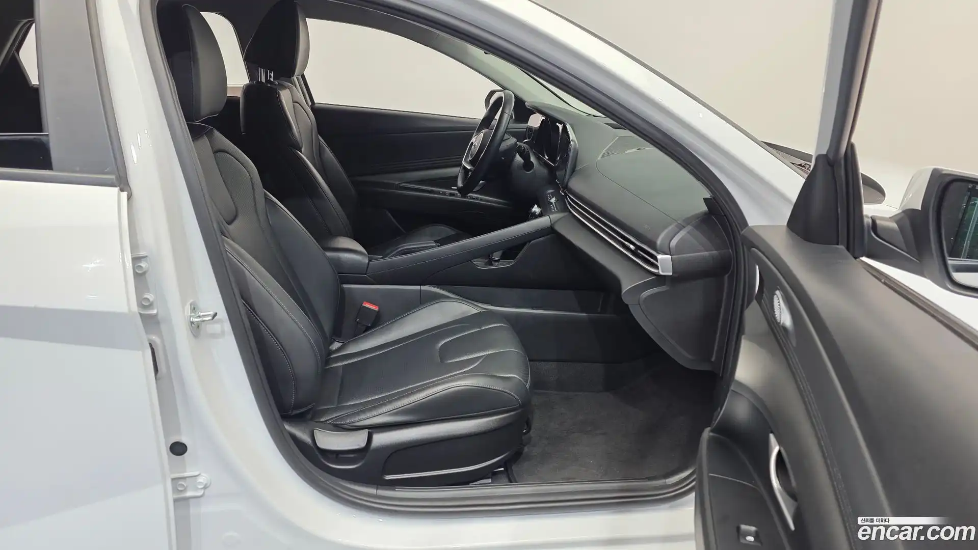 AVANTE Hyundai 2022.4-OPTION-015