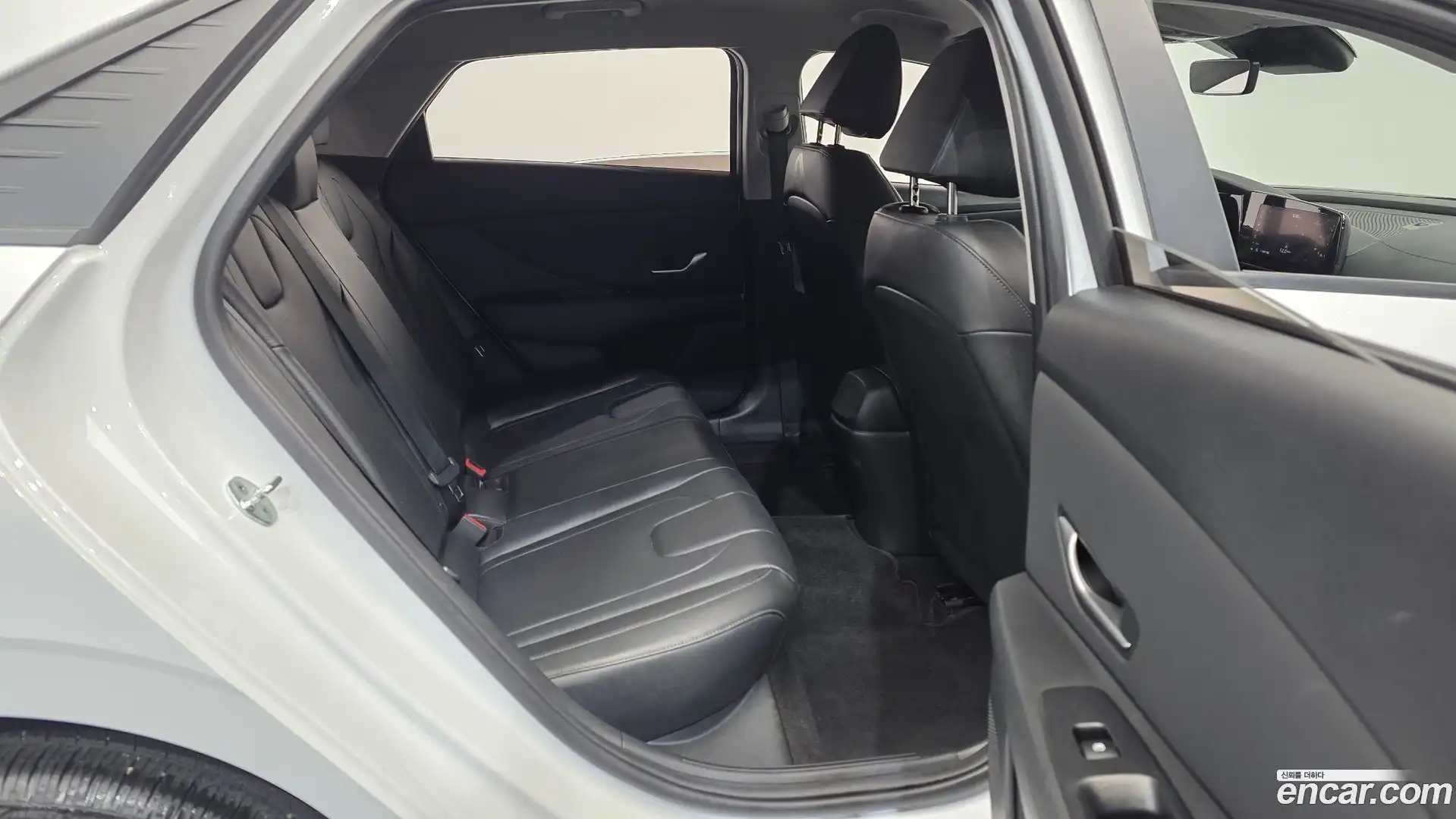 AVANTE Hyundai 2022.4-OPTION-016