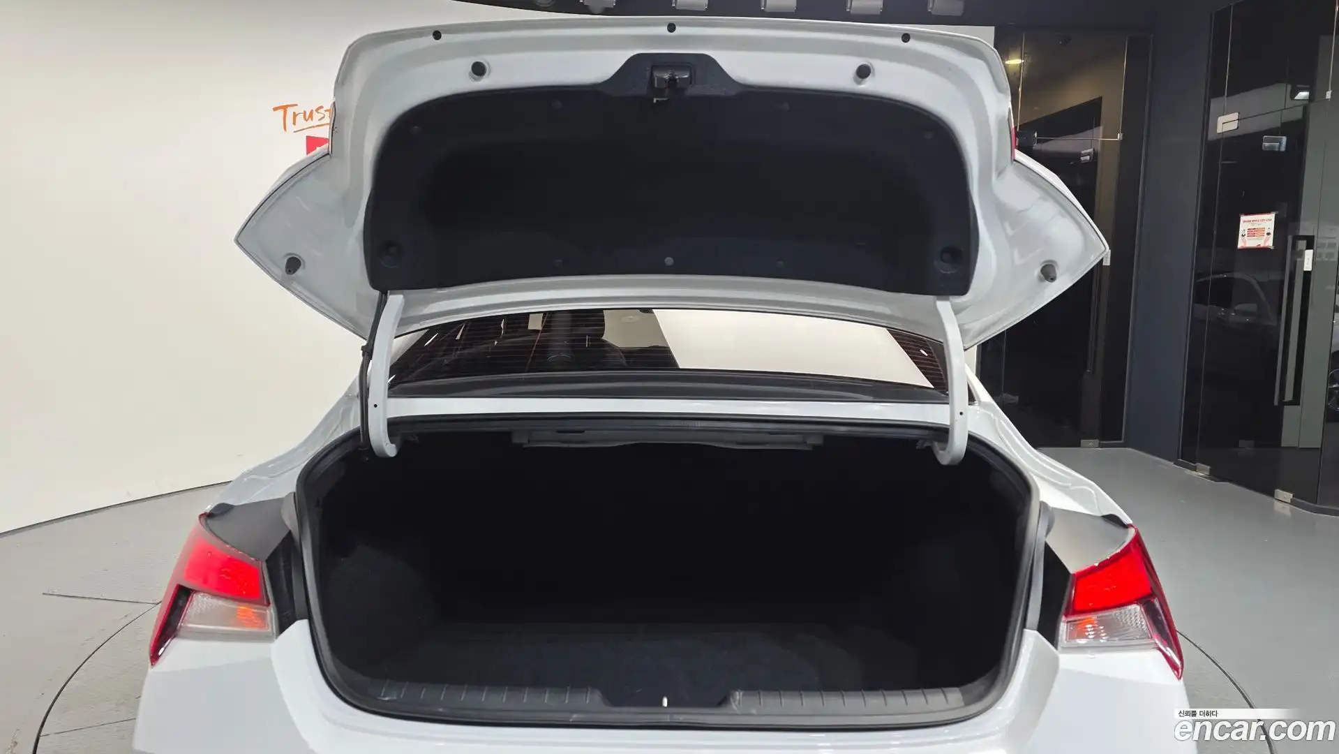 AVANTE Hyundai 2022.4-OPTION-024