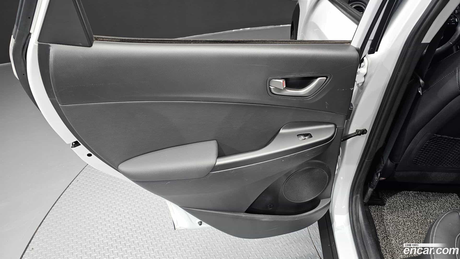 Kona Hyundai 2018.8-INNER-035