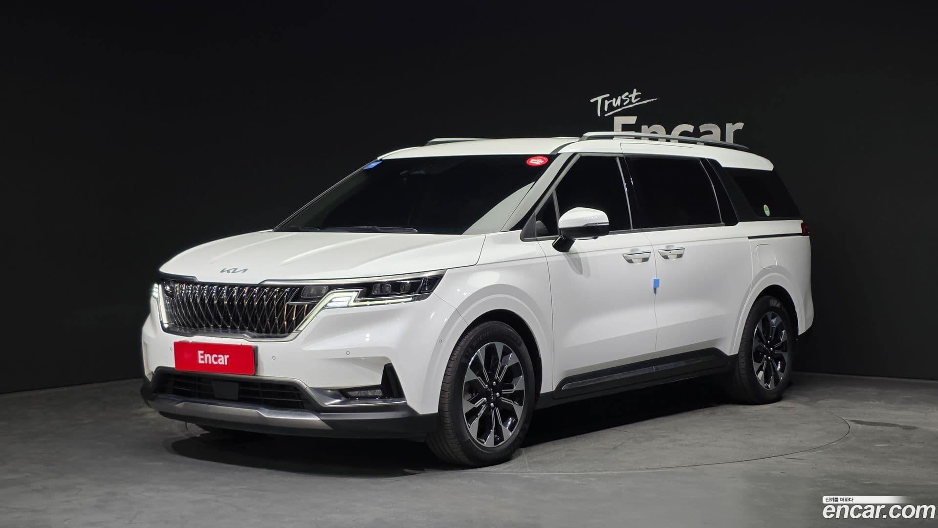 Main__Slider__Photo:Canival Kia 2023.0-0